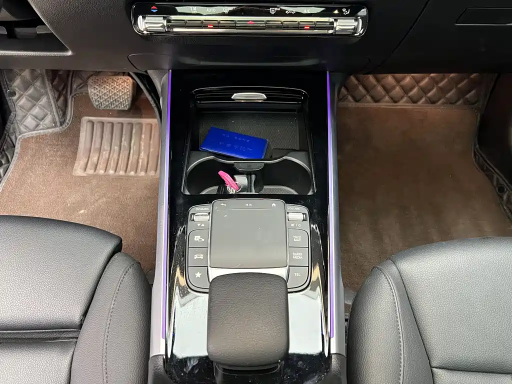 MERCEDES BENZ GLB 2024