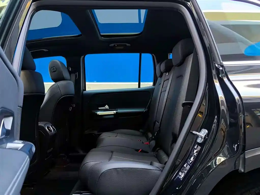 MERCEDES BENZ GLB 2023