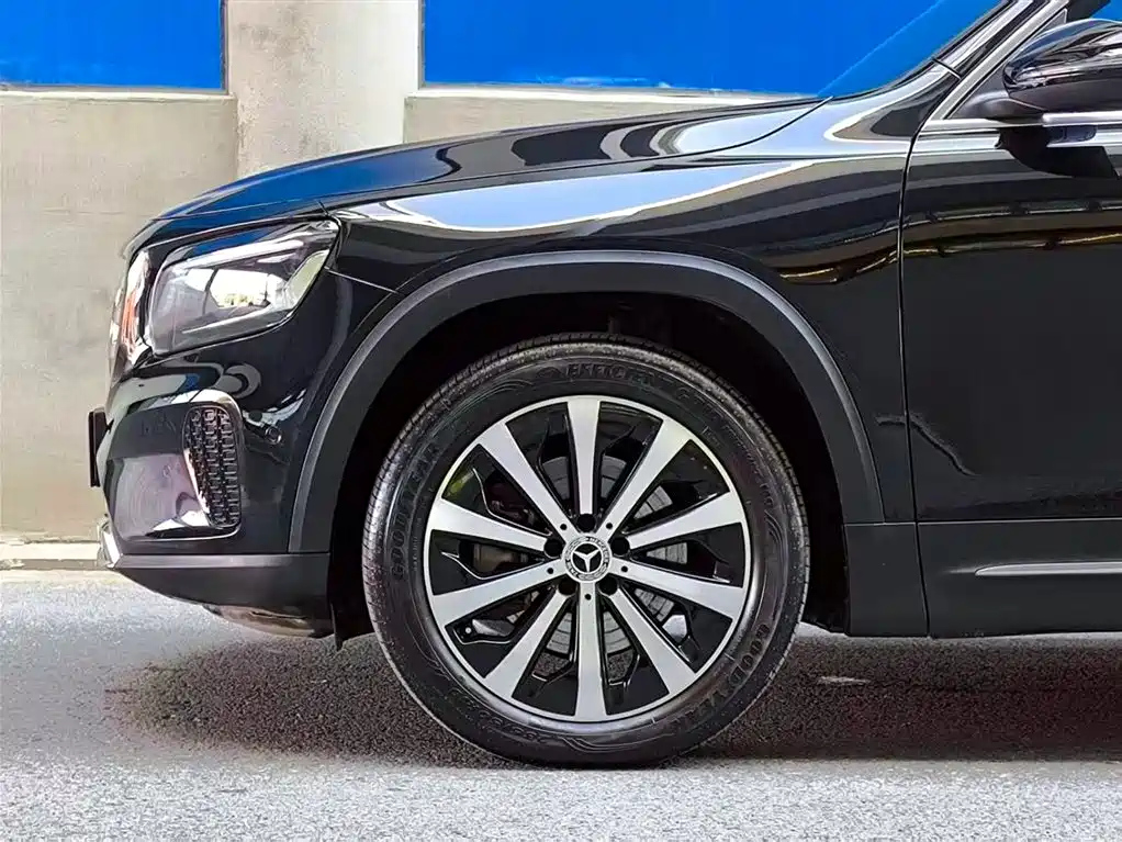 MERCEDES BENZ GLB 2023