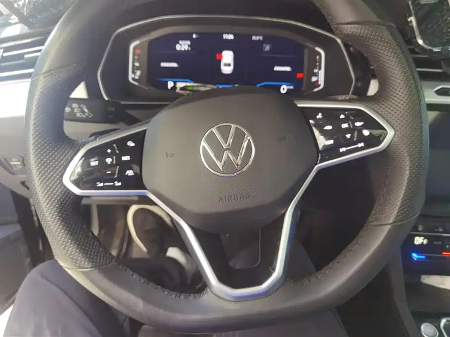 VOLKSWAGEN MAGOTAN 2023