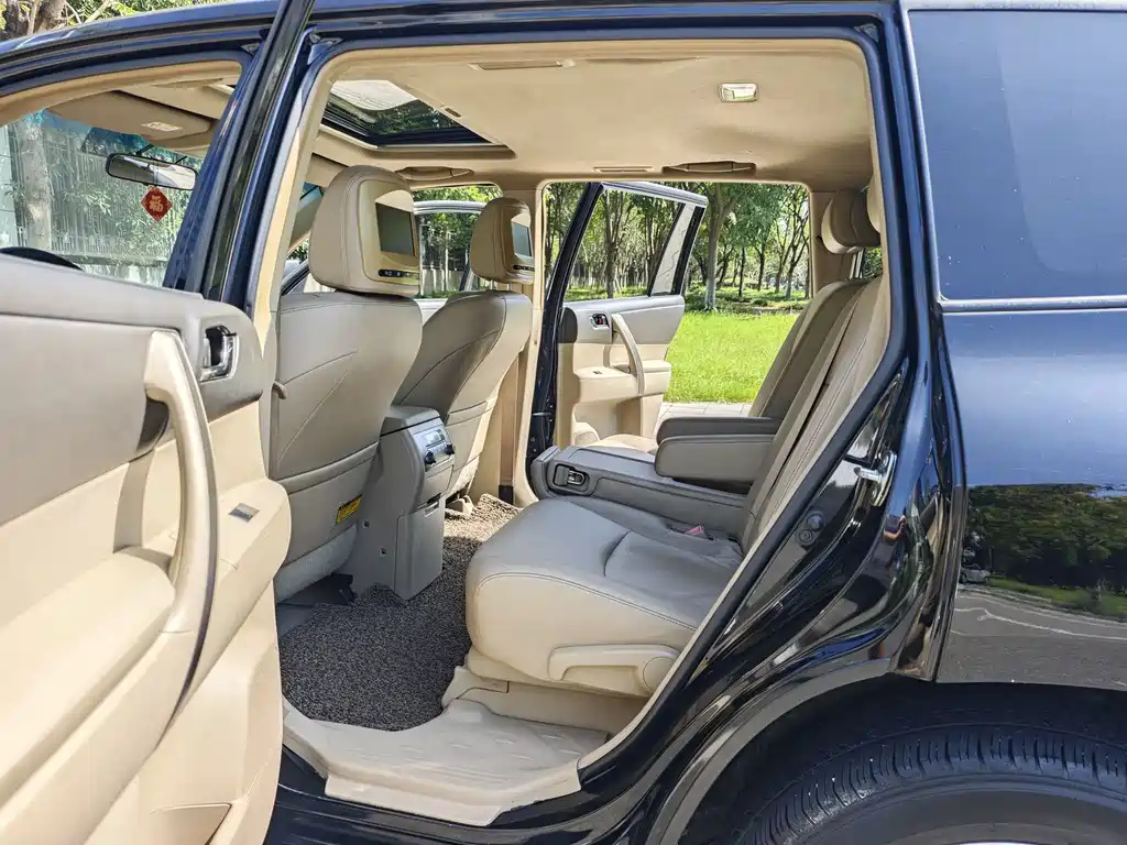 TOYOTA HIGHLANDER 2011