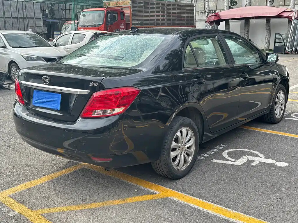 BYD SURUI 2014