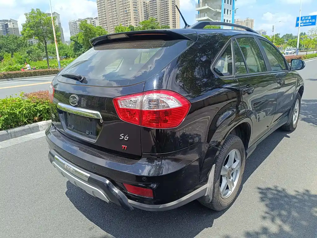 BYD S6 2014