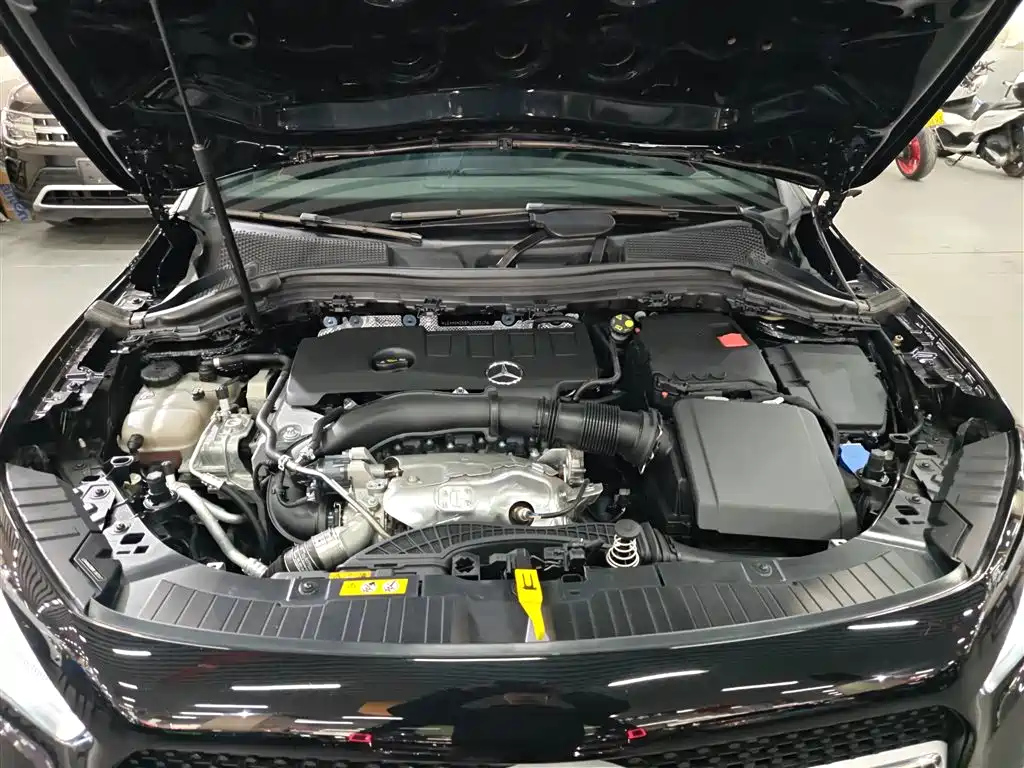 MERCEDES BENZ GLA 2023