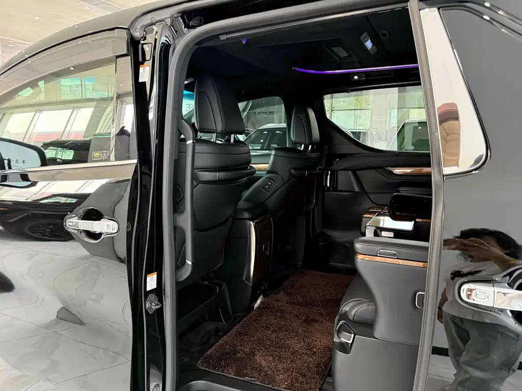 TOYOTA ALPHARD 2018
