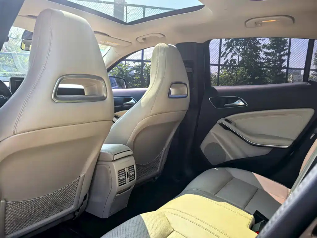 MERCEDES BENZ GLA 2015