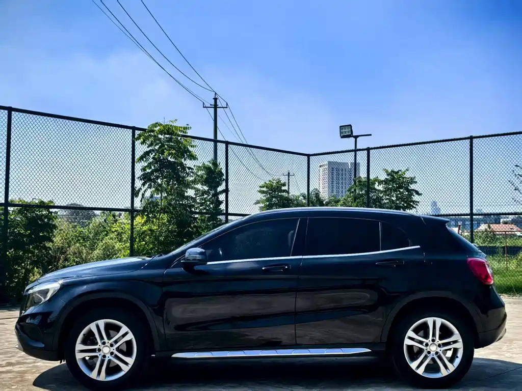 MERCEDES BENZ GLA 2015