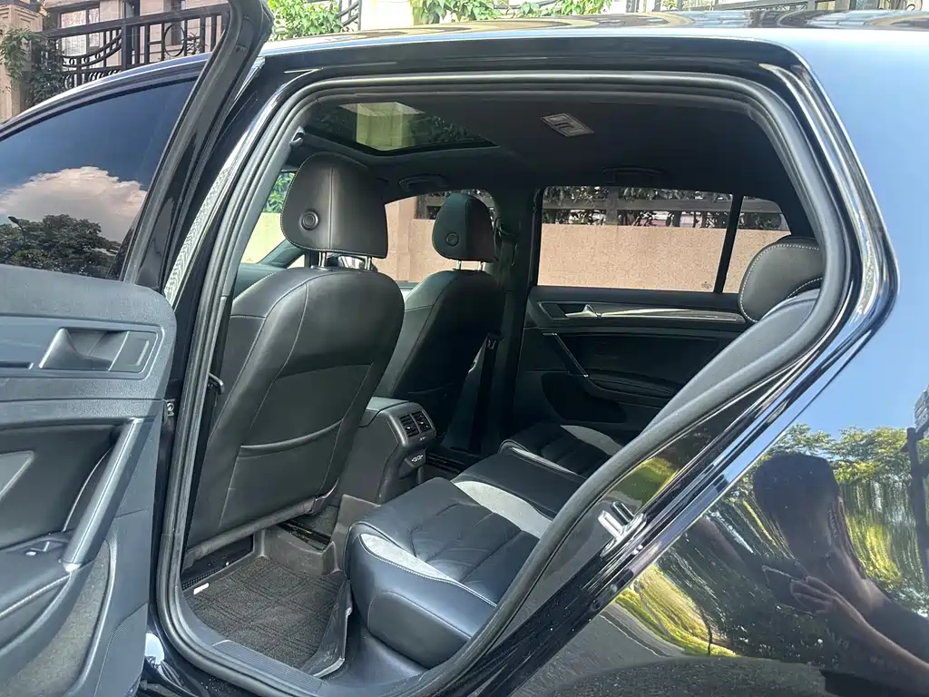 VOLKSWAGEN GOLF 2020