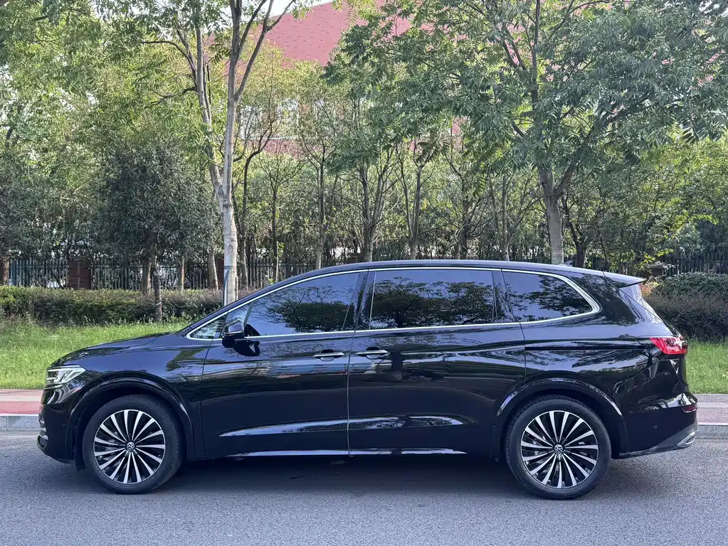 VOLKSWAGEN VILORAN 2024