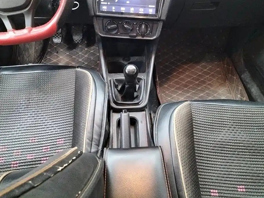 VOLKSWAGEN SANTANA 2017
