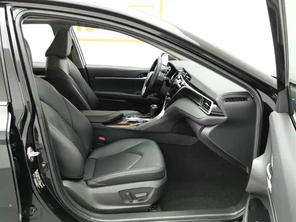 TOYOTA CAMRY 2019