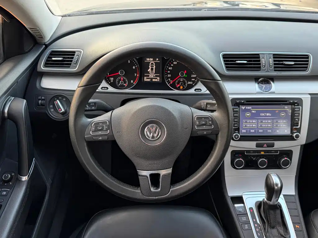 VOLKSWAGEN MAGOTAN 2013