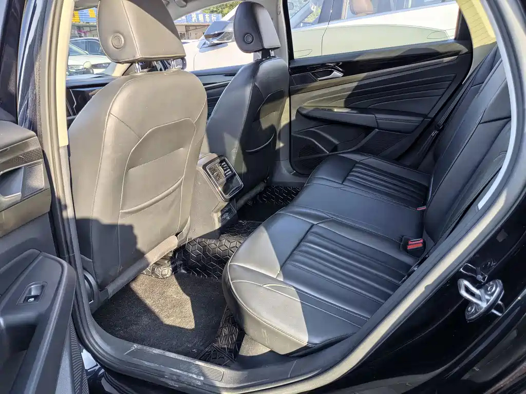 VOLKSWAGEN PASSAT 2020