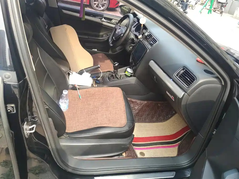 VOLKSWAGEN SAGITAR 2015