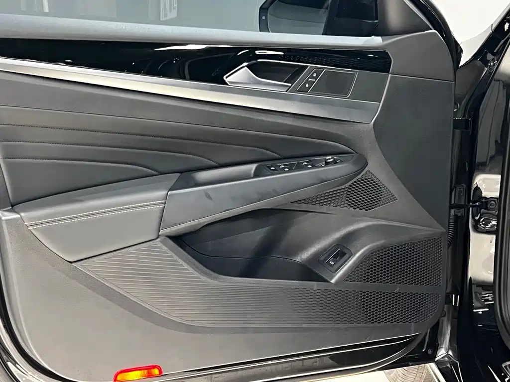 VOLKSWAGEN PASSAT 2023