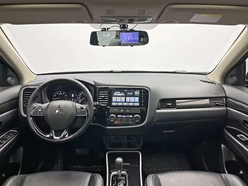 MITSUBISHI OUTLANDER 2020