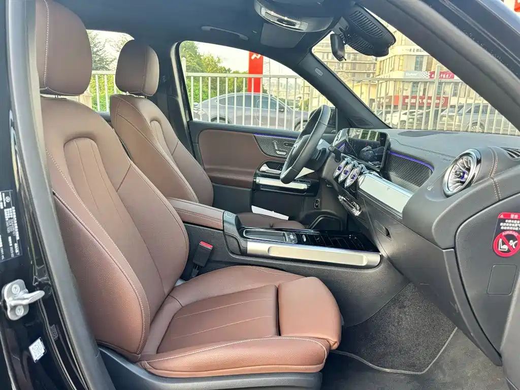 MERCEDES BENZ GLB 2025