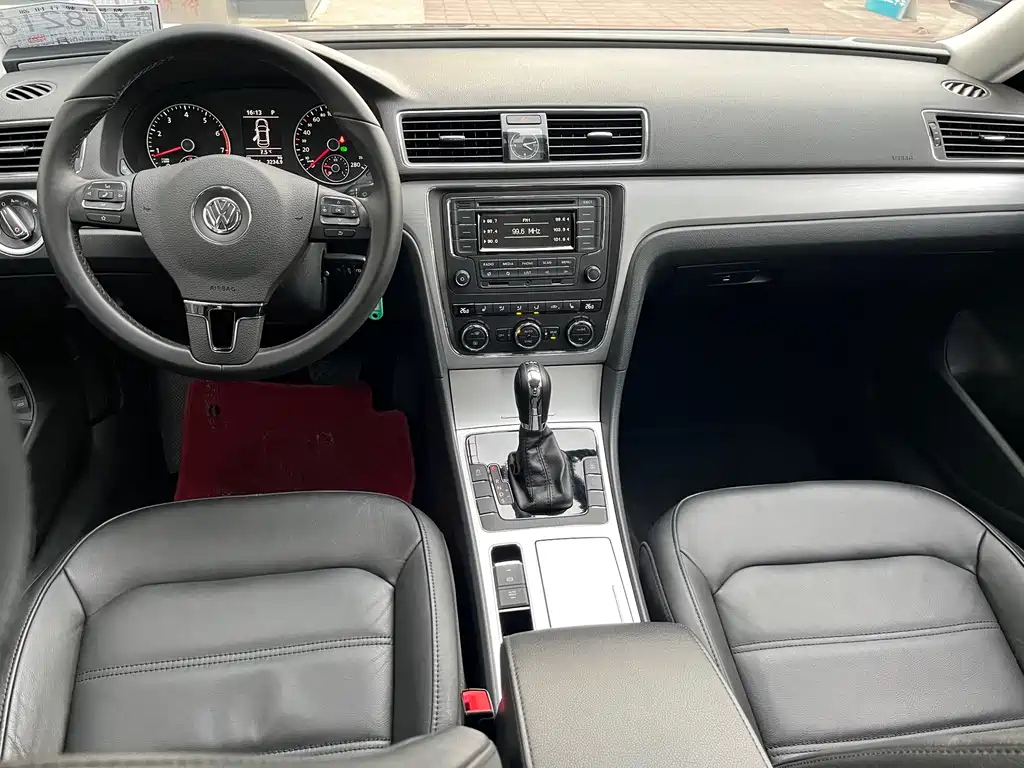 VOLKSWAGEN PASSAT 2015