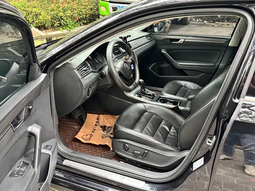 VOLKSWAGEN PASSAT 2017