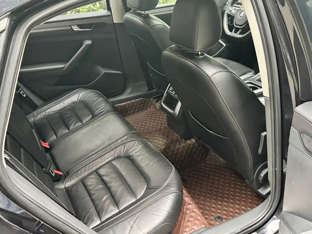 VOLKSWAGEN PASSAT 2017