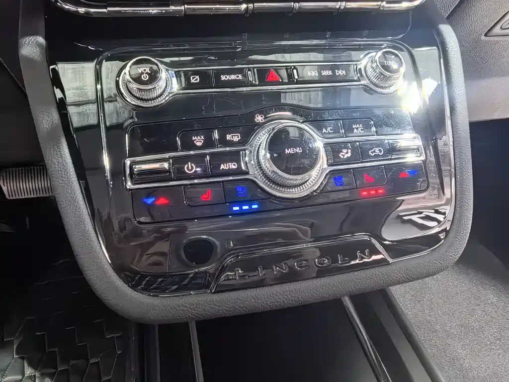 LINCOLN ADVENTURER 2023