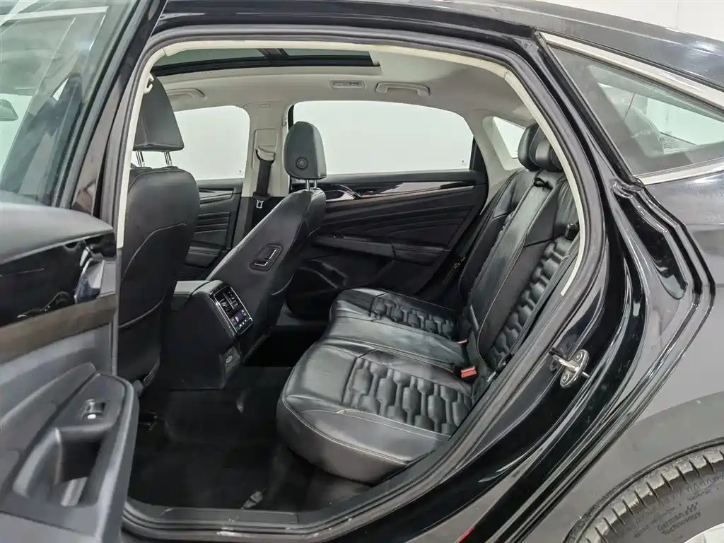 VOLKSWAGEN PASSAT 2019