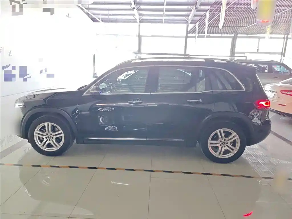 MERCEDES BENZ GLB 2023