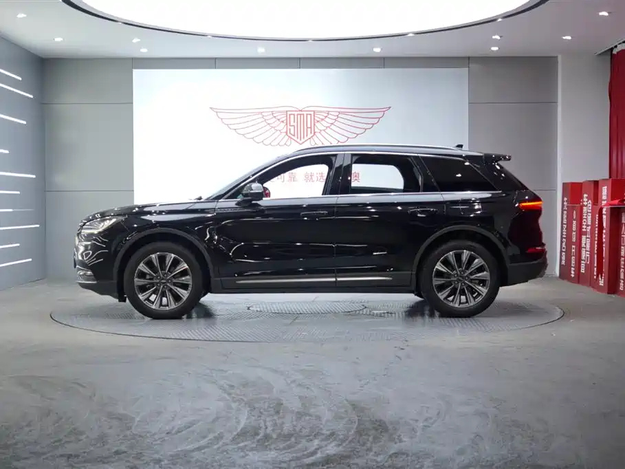 LINCOLN ADVENTURER 2022