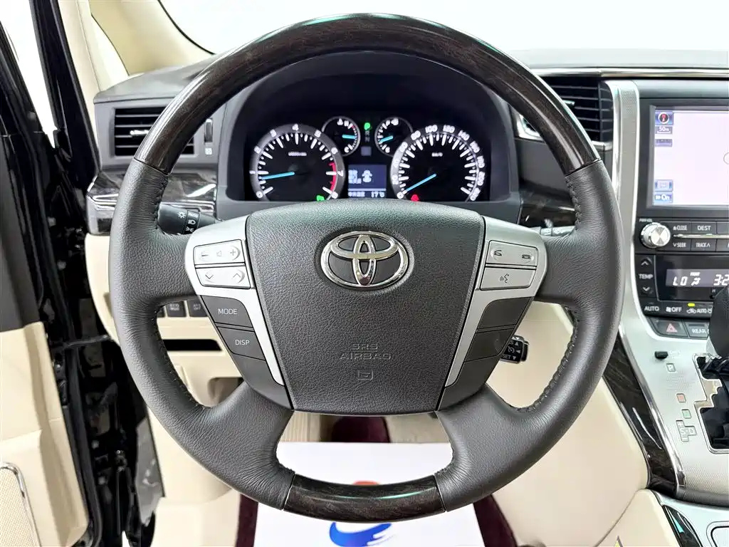 TOYOTA ALPHARD 2013