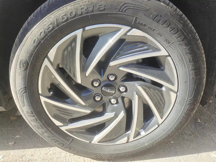 LINCOLN ADVENTURER 2025