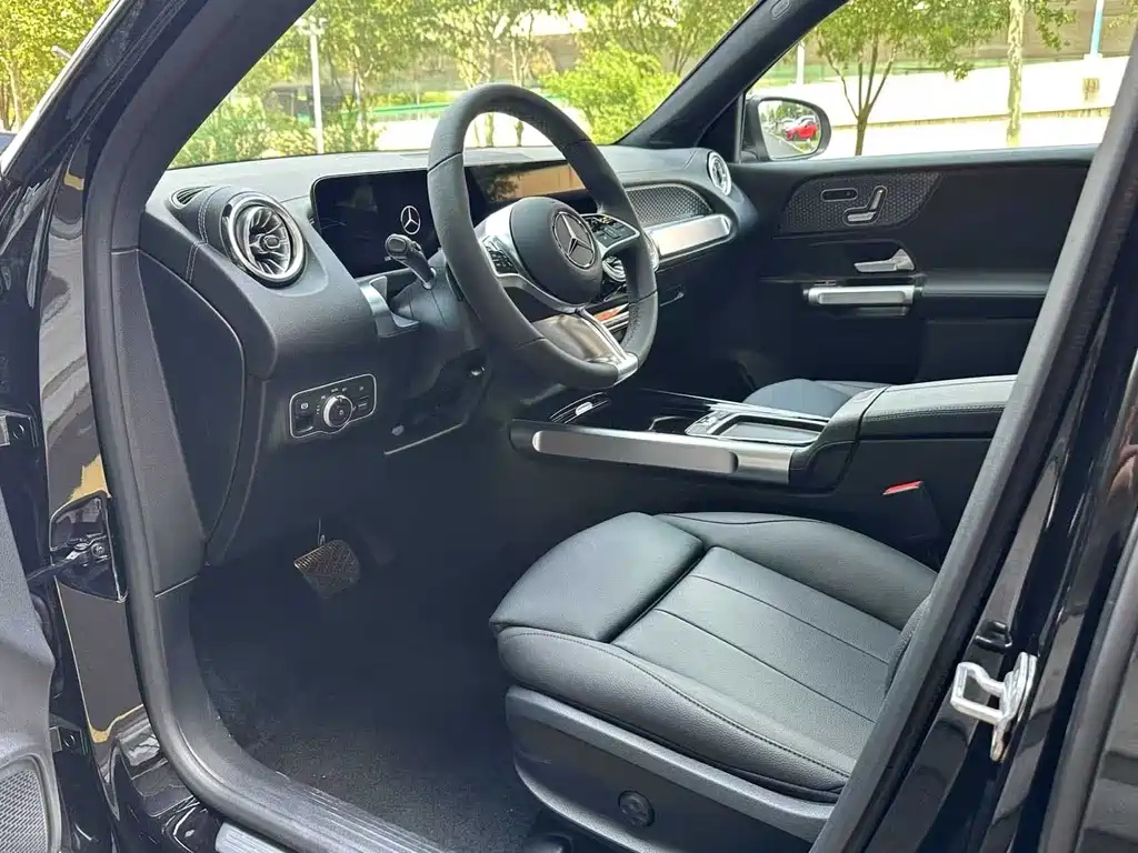 MERCEDES BENZ GLB 2025