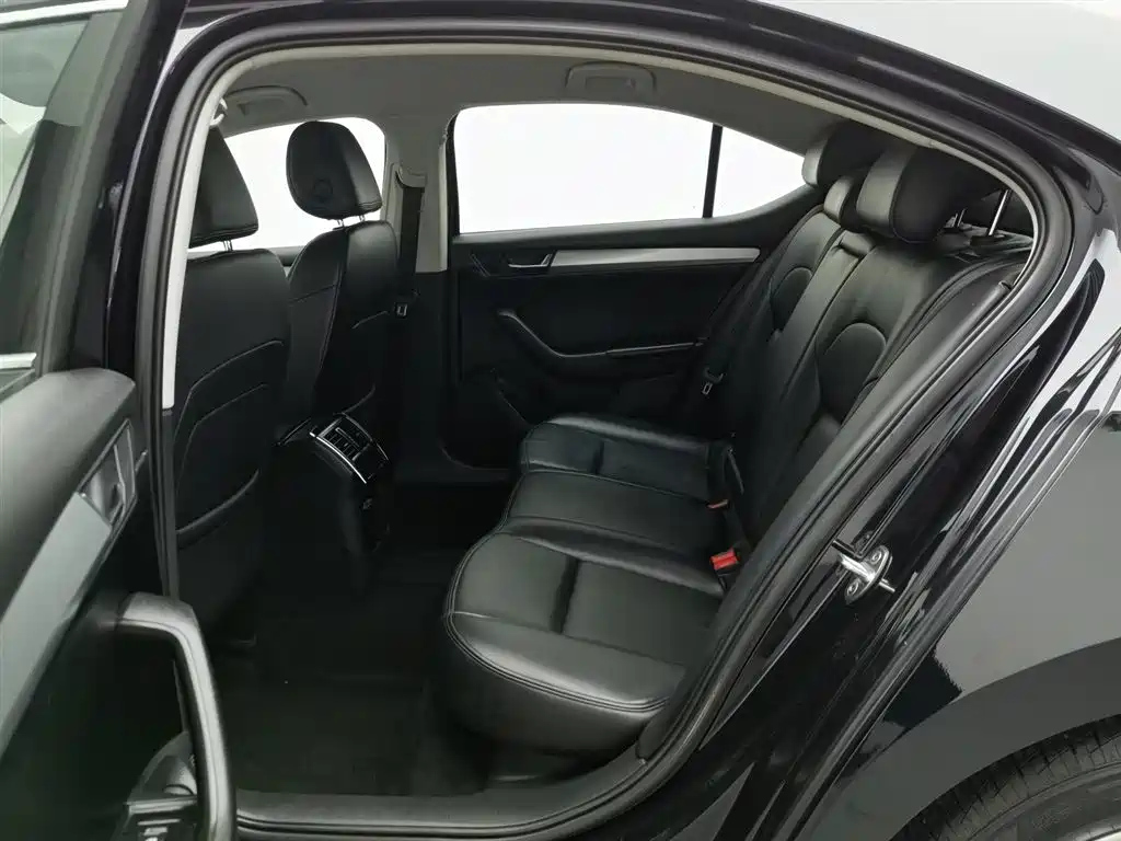 SKODA SUPERB 2018