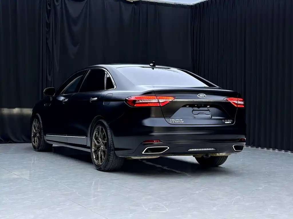 FORD TAURUS 2019