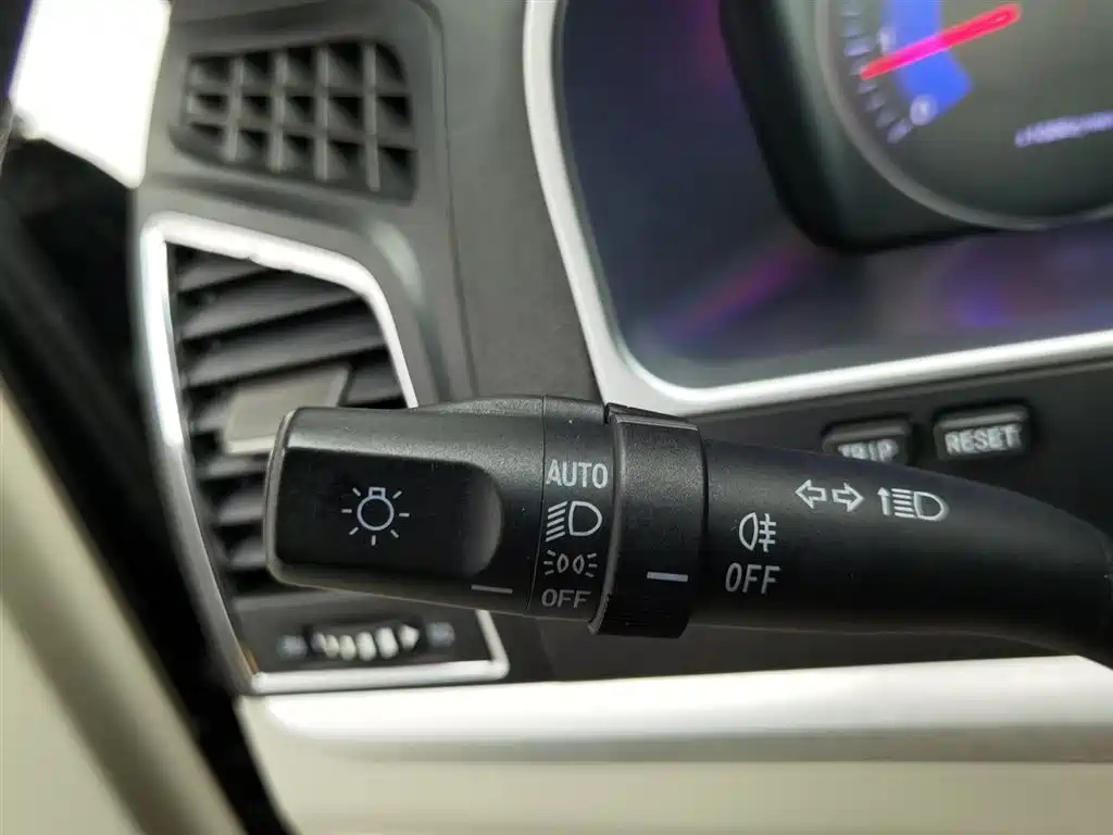 GEELY AUTO EMGRAND 2016