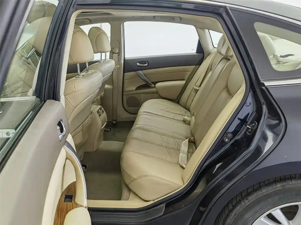 NISSAN TEANA 2011