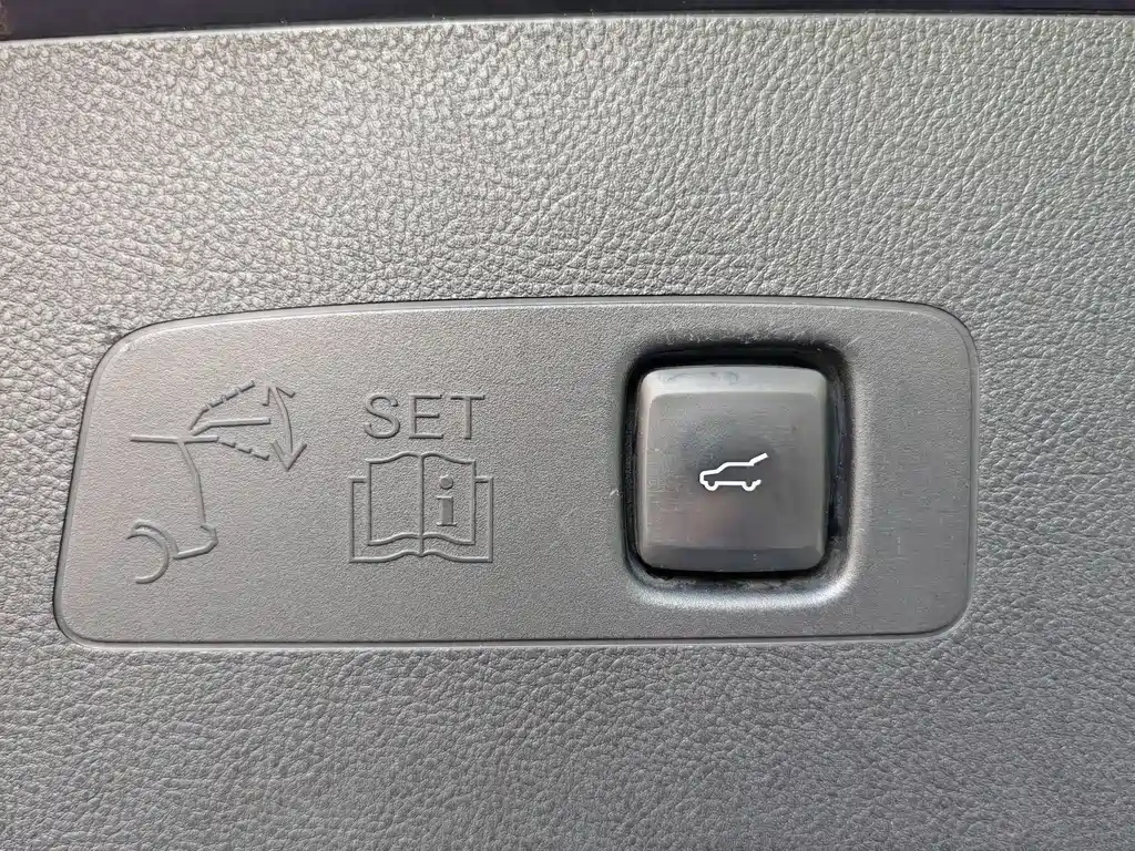 LINCOLN ADVENTURER 2021