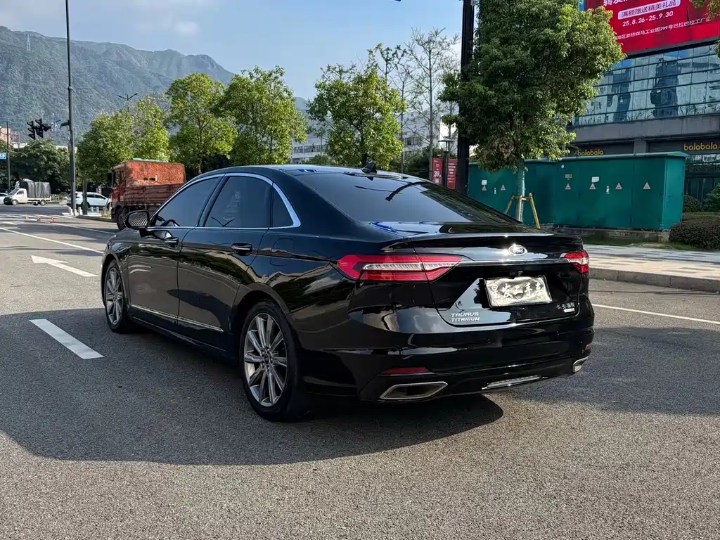 FORD TAURUS 2019
