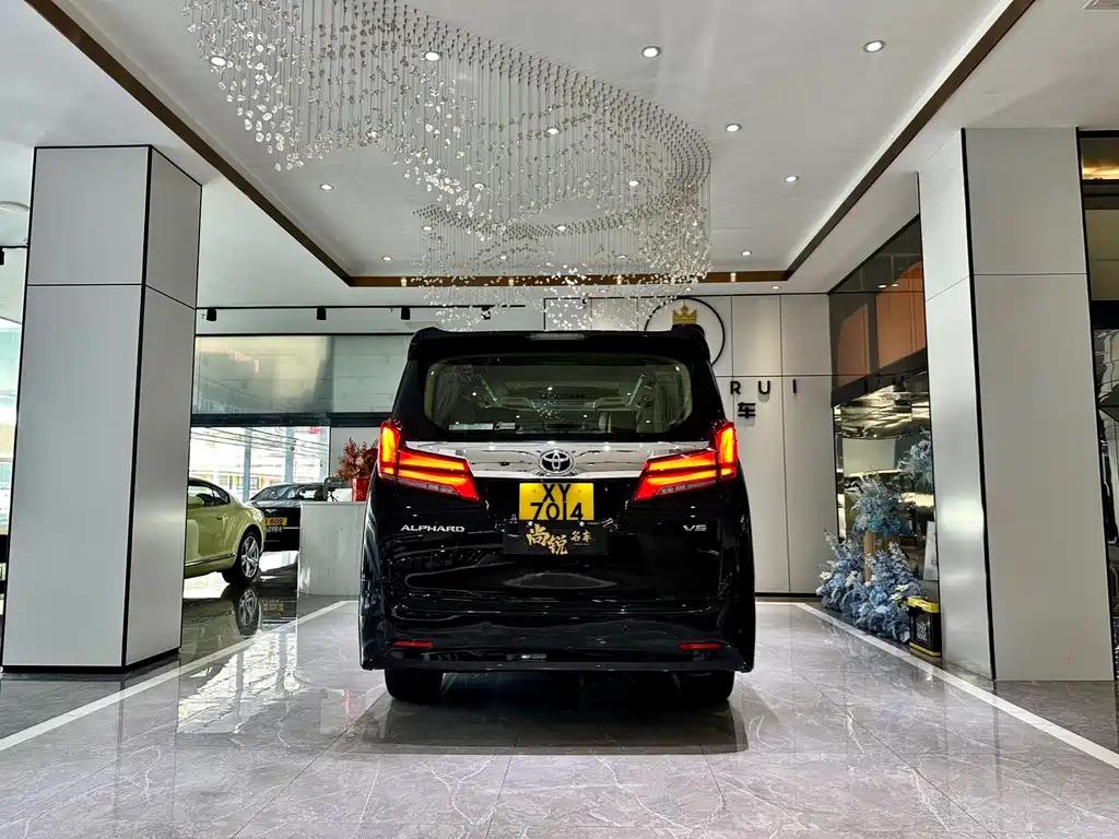TOYOTA ALPHARD 2015