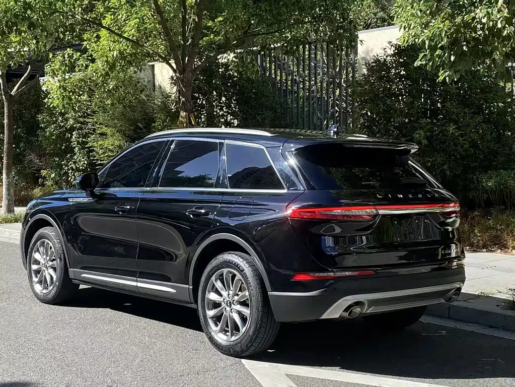 LINCOLN ADVENTURER 2021