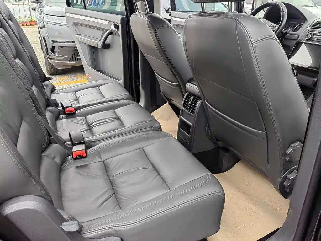 VOLKSWAGEN TOURAN 2013