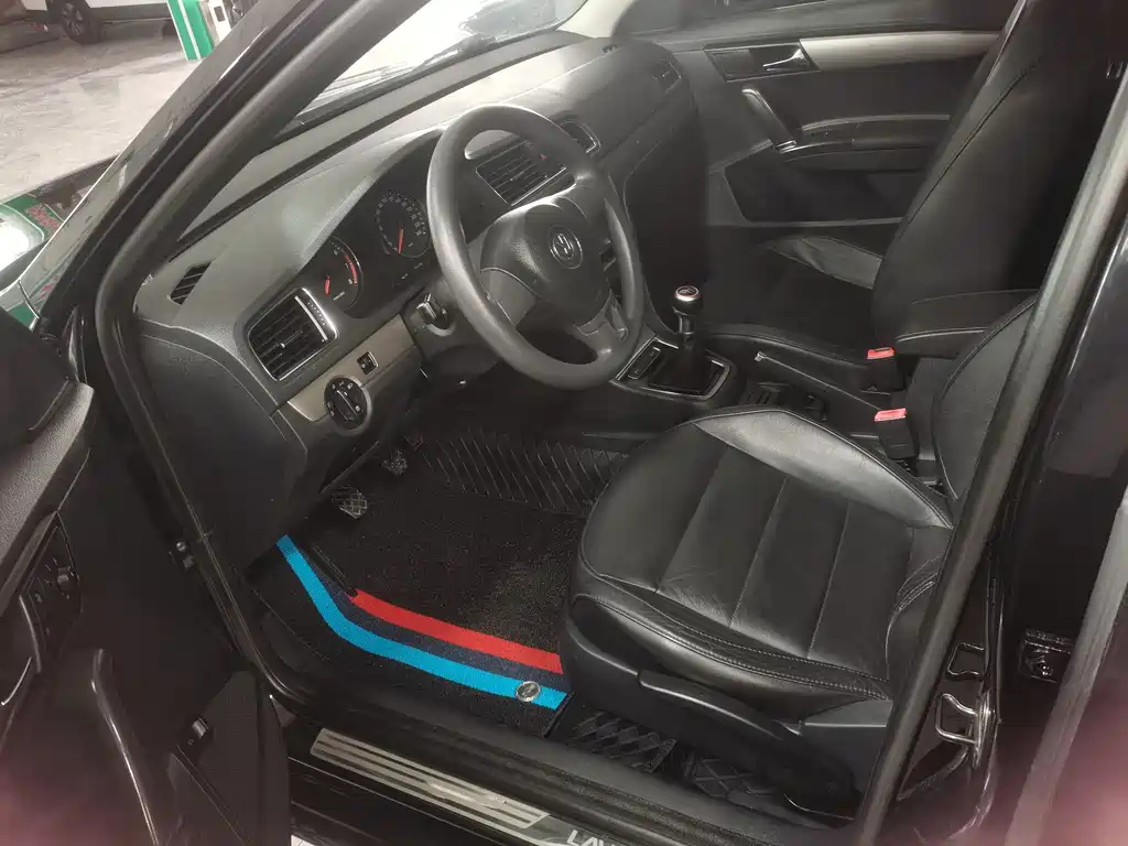 VOLKSWAGEN LAVIDA 2015