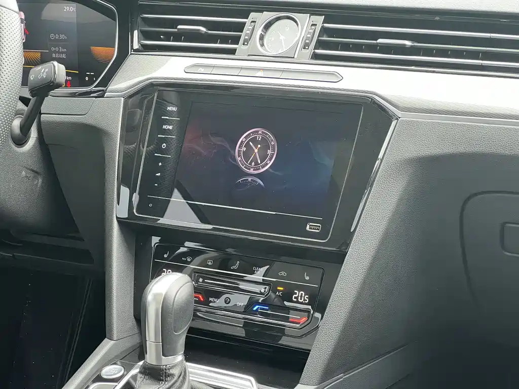 VOLKSWAGEN MAGOTAN 2023