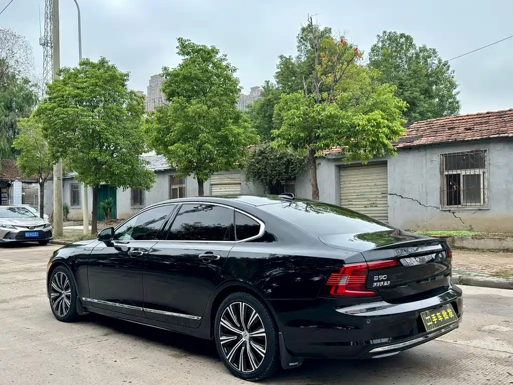 VOLVO S90 2022