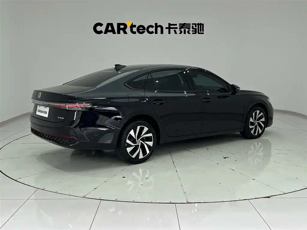 VOLKSWAGEN PASSAT 2025