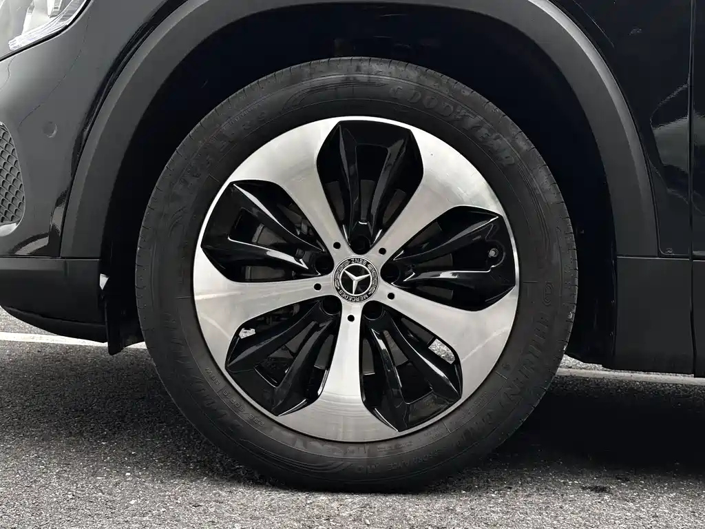 MERCEDES BENZ GLB 2023