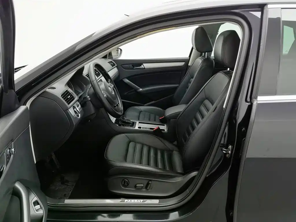 VOLKSWAGEN PASSAT 2014