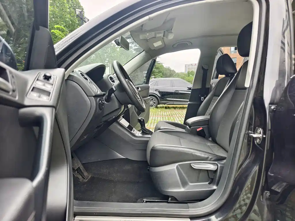 VOLKSWAGEN TIGUAN 2015
