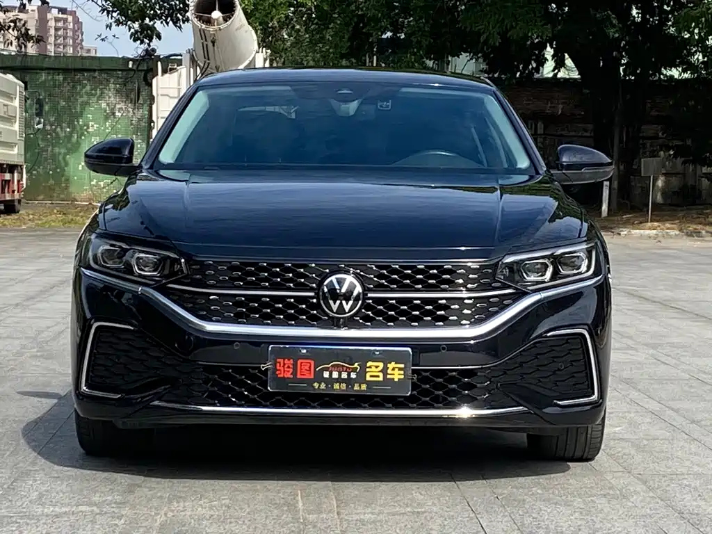 VOLKSWAGEN PASSAT 2023