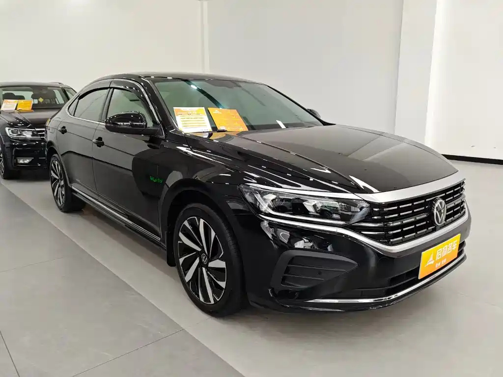 VOLKSWAGEN PASSAT 2025