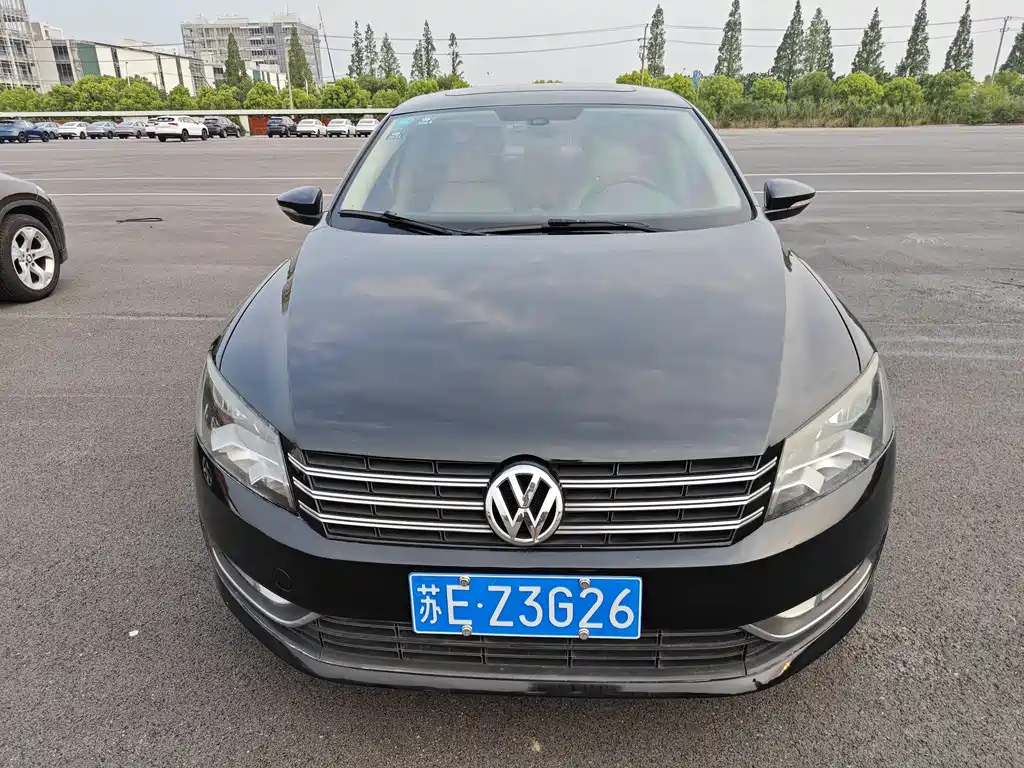 VOLKSWAGEN PASSAT 2011